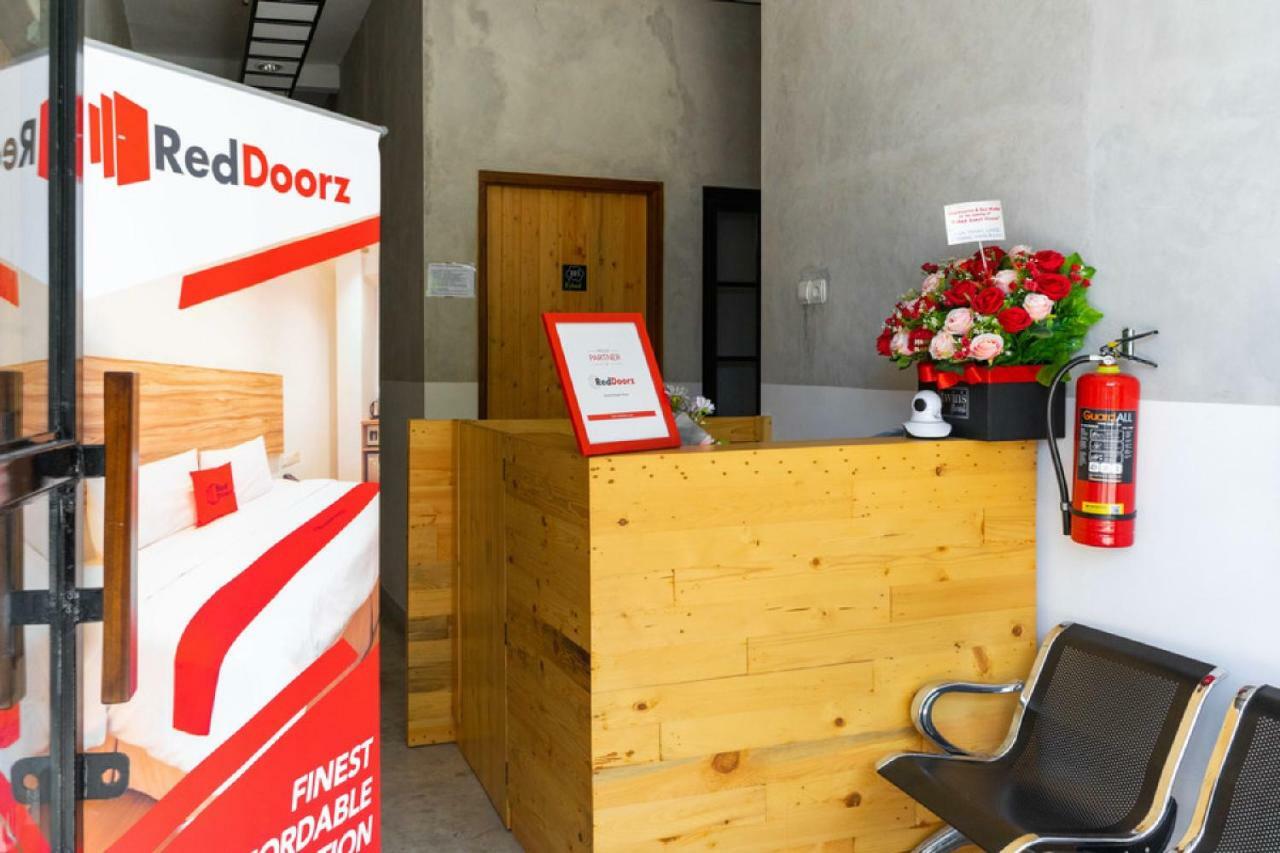Отель Reddoorz Near Sam Poo Kong 3 Семаранг Экстерьер фото